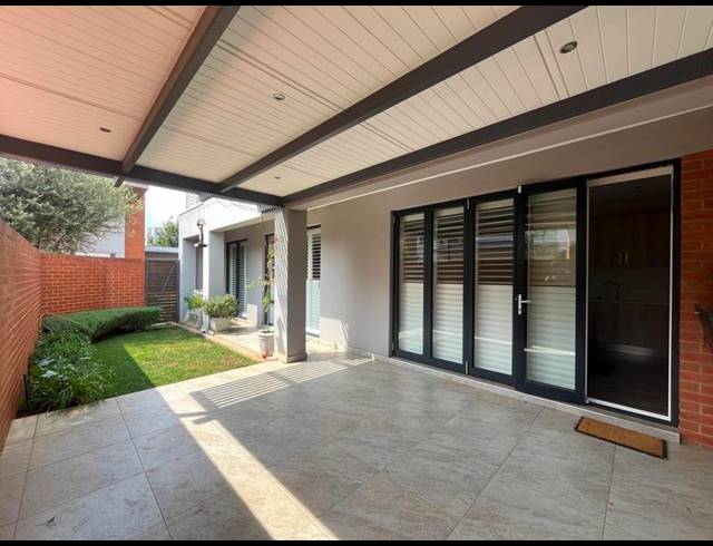 3 BEDROOM PROPERTY TO RENT IN MENLO PARK